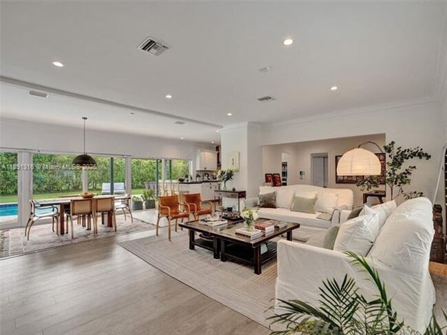 Building Photo - 13555 SW 74th Ave