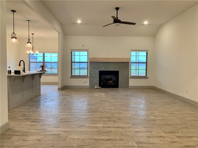 Photo - 1100 Tracey Ln