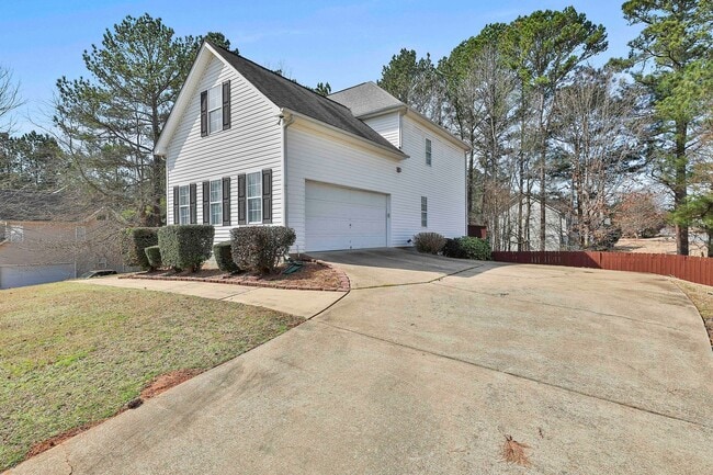 Photo - 4 Bed 2.5 bath in Fayette close to Everything!