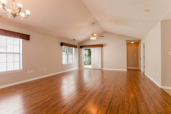 Photo - 112 Dusty Trail Ln