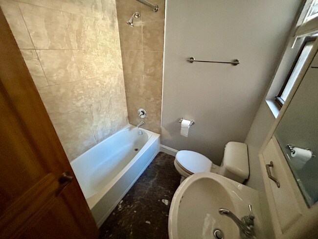 Photo - 1140 E Marquette Rd Unidad 2D