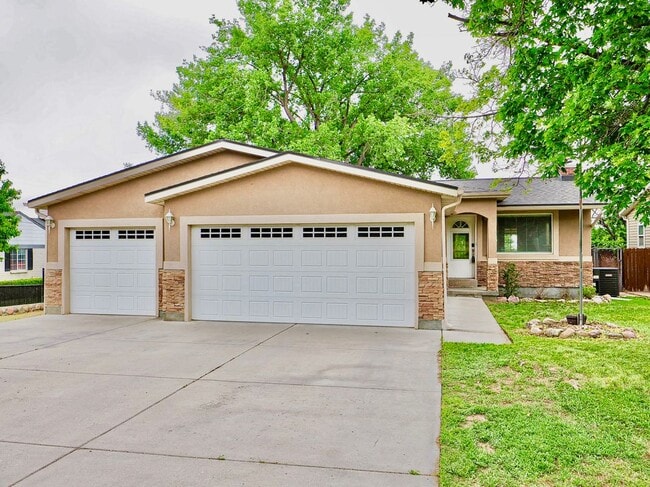 Photo - 2850 S 2750 E