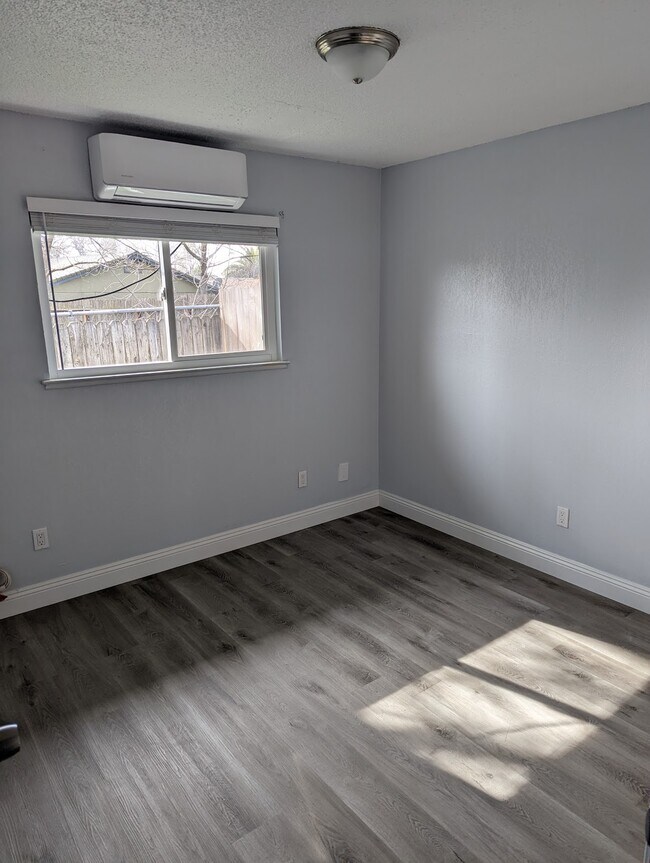 Photo - Harrison Court Apartments