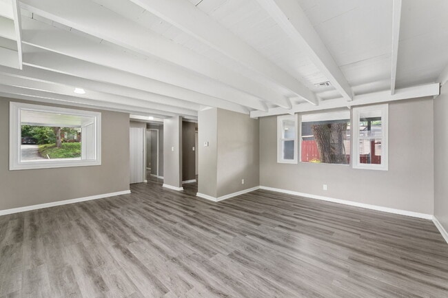 Building Photo - Charming Mid-Century Ranch Home Available Now! 1st Month's Rent is FREE!*