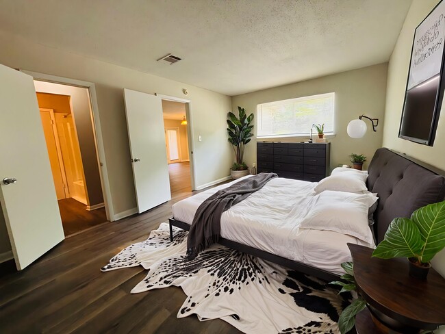 One Bedroom / Bedroom