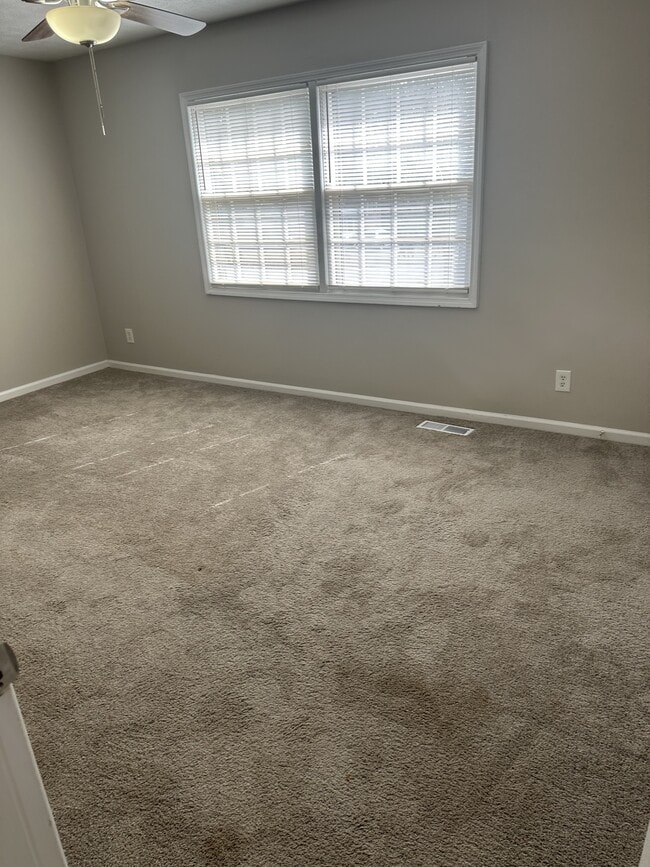 Photo - 127 Eaglewood Way