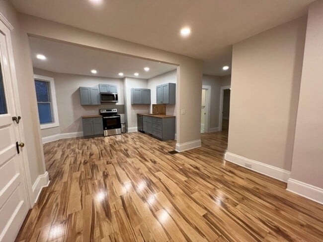 Building Photo - 6701 Madison Ave Unit Upper