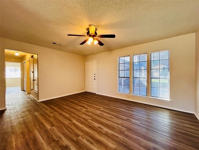 Photo - 12005 Charing Cross Rd