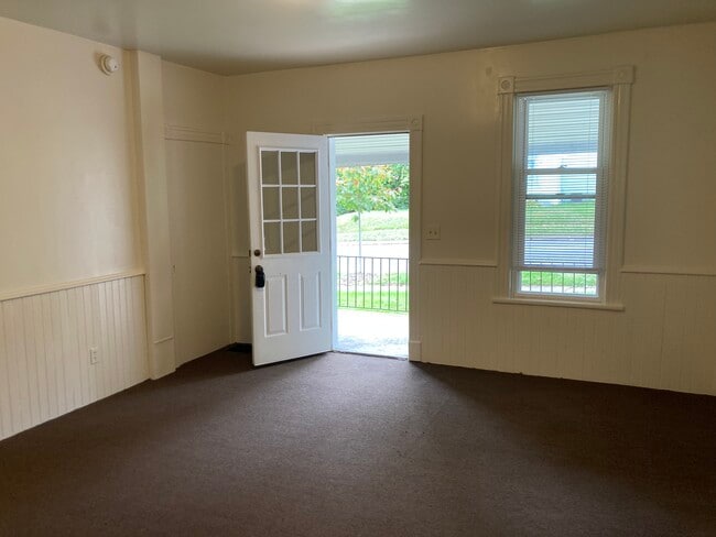 Building Photo - 30 Grampian Blvd Unit 1