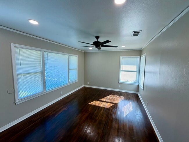 Photo - 3933 Harris Dr