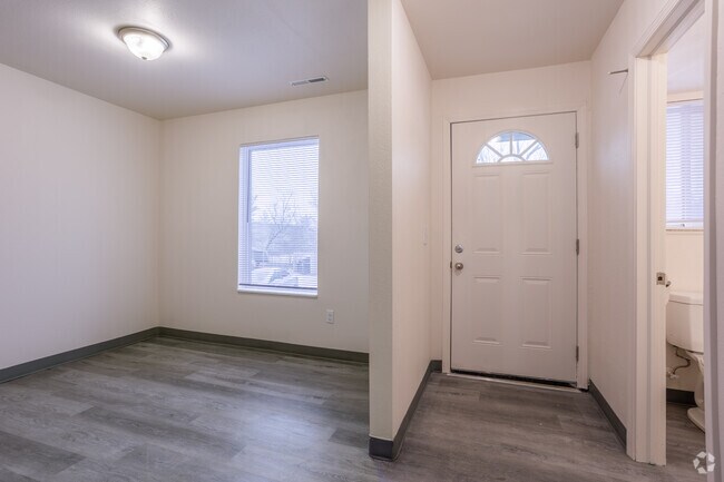 3 habitaciones, 2 baños - 121 metros cuadrados - Comedor - Arrowtree Apartments