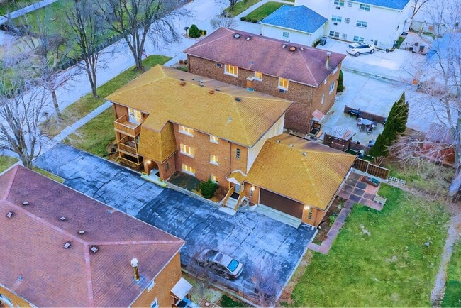 Building Photo - 11111 S Helena Dr Unit 3