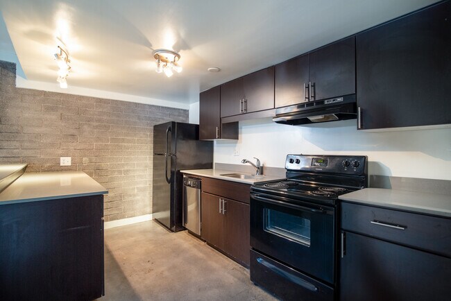 Photo - Broadway 121