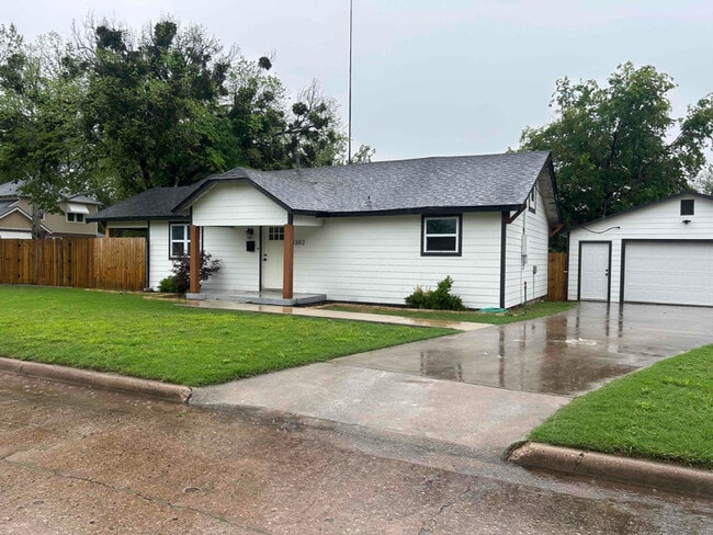 Photo - 1302 W Cedar Ave
