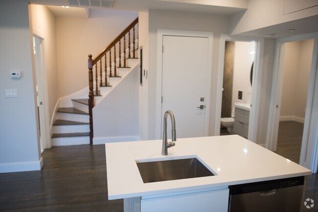 Building Photo - 14 Summer St Rental