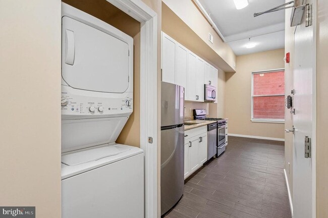 Building Photo - 1720 Sansom St