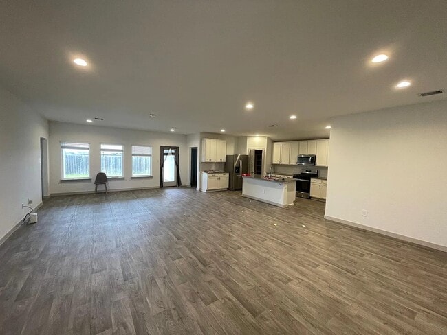 Building Photo - 7015 Sunbreeze Ln Rental