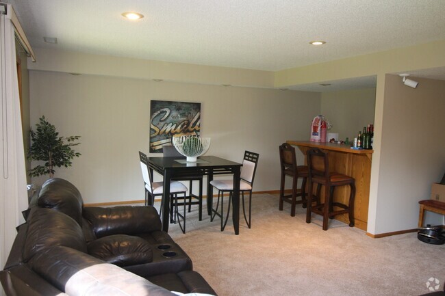 Building Photo - Entertainers dream in the heart of Eden Pr... Rental