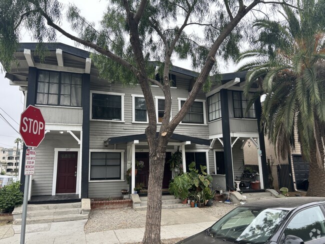 Building Photo - 647 W 4th St Rental