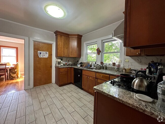 Building Photo - 33 Hamlet St Unit 2 Rental