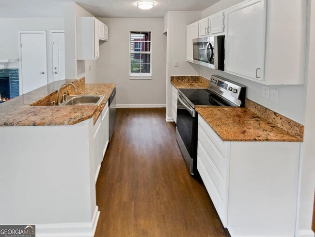 Room in Apartment on Cypress Pointe St
