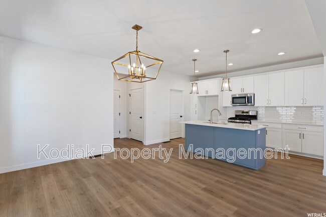 Photo - 991 Shoreline Dr