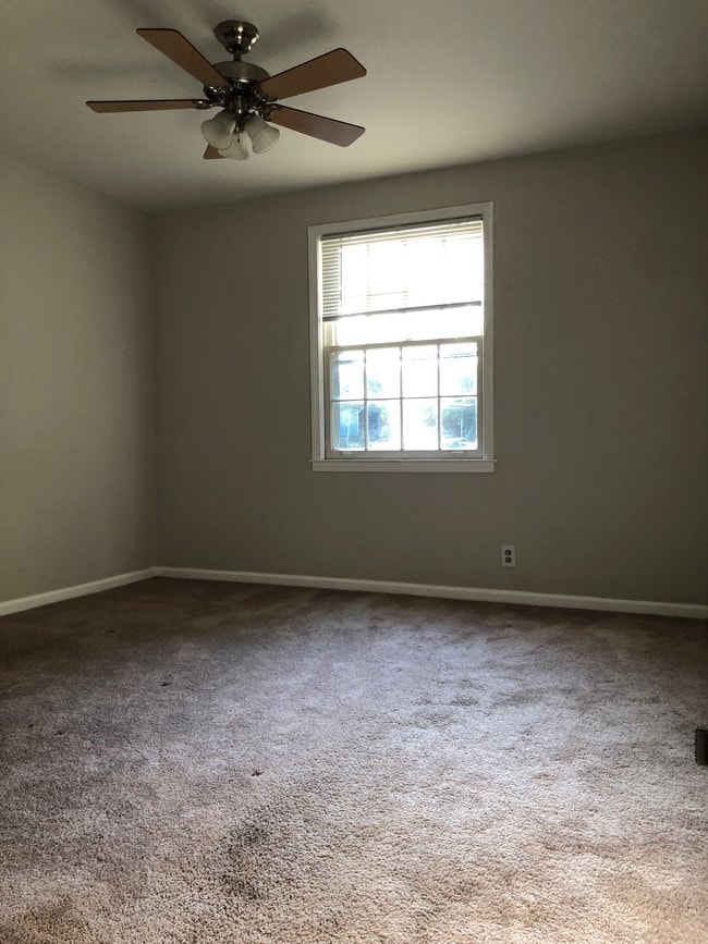 Photo - 2833 Hillside Dr