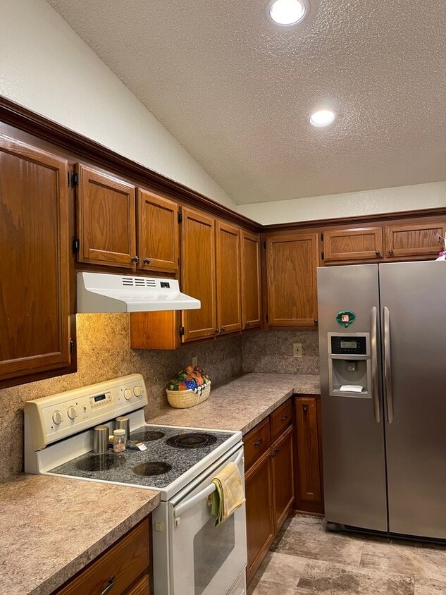 3 bed 2 bath, 2 car, Moore Schools, fenced... - 3 bed 2 bath, 2 car, Moore Schools, fenced...
