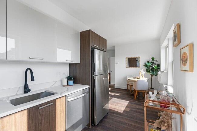 Photo - 1555 W Hollywood Ave