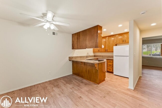 Building Photo - 16731 Bartlett Ln Unit 3