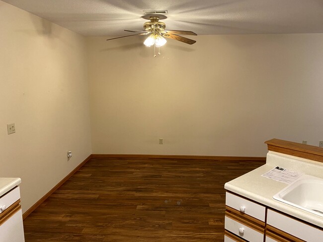 Photo - 3804 Creek Hill Dr Unit 3