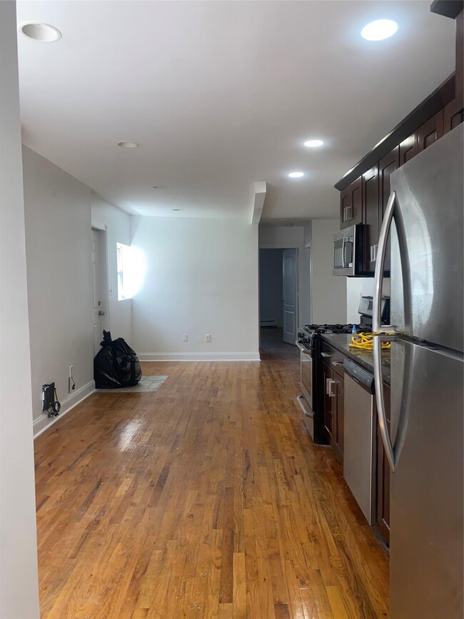 Photo - 2909 Wilson Ave Apartment