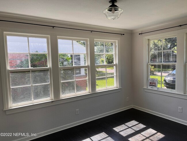 Photo - 4743 Kerle St