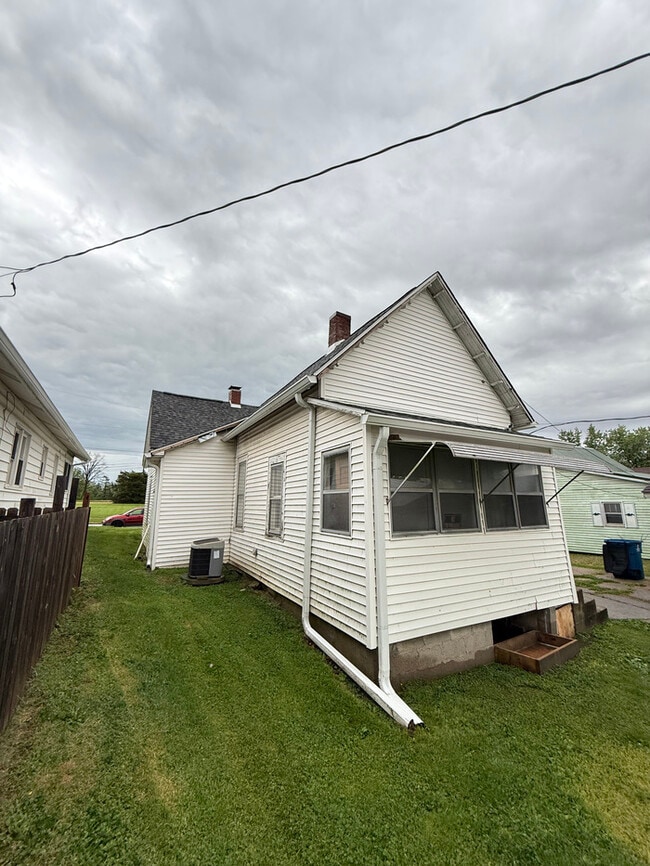 Photo - 564 S Court St