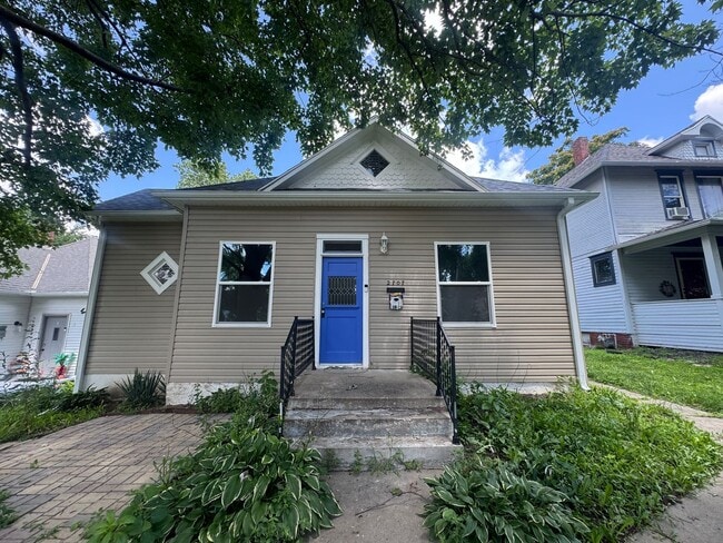 Building Photo - 2707 Sacramento St