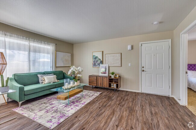 2 BR, 2 BA - 1,000 SF