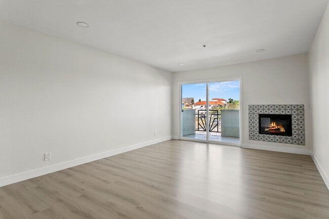 Building Photo - Newly Remodeled 1-Bed Condo in The Spectru...