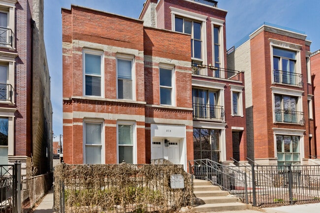 Building Photo - 858 N Paulina St Rental