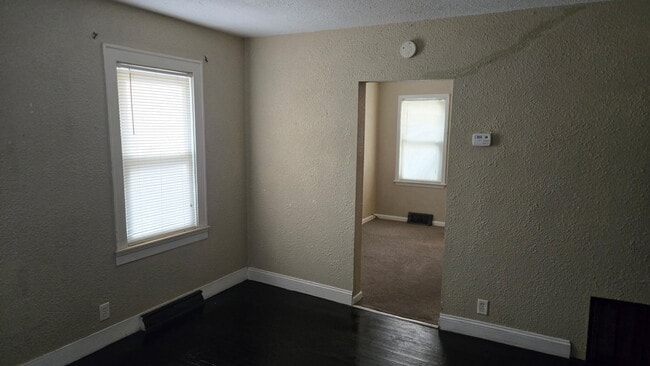 Photo - 5304 Woodward St