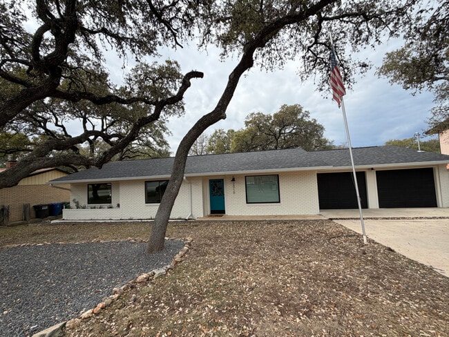 Building Photo - 2010 Parhaven Dr