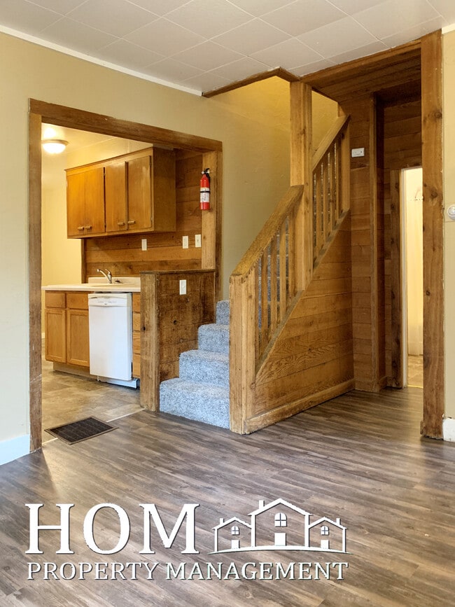 Photo - 313 N 6th St