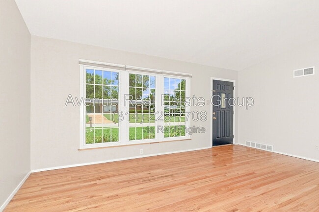 Photo - 9534 Grandview Dr