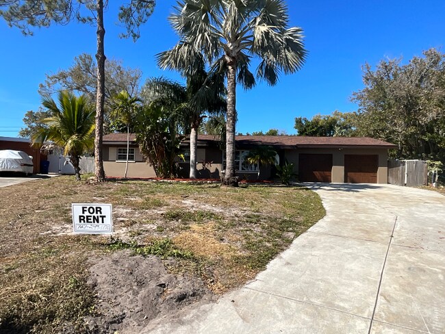 Photo - 381 11th Ave SW