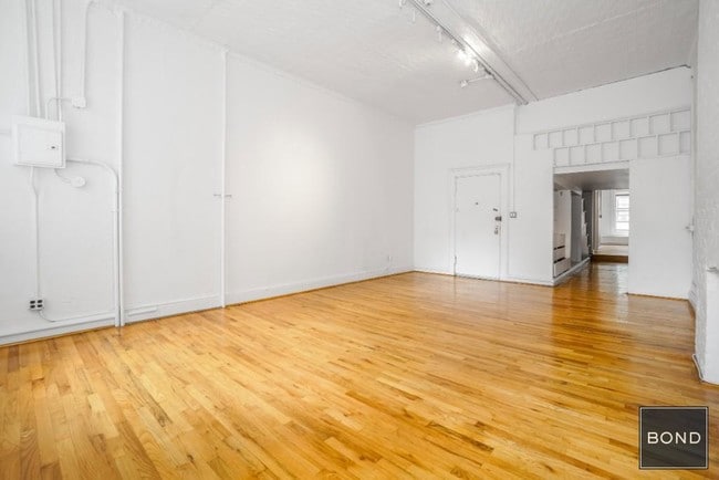 Photo - 44 W 17 Street