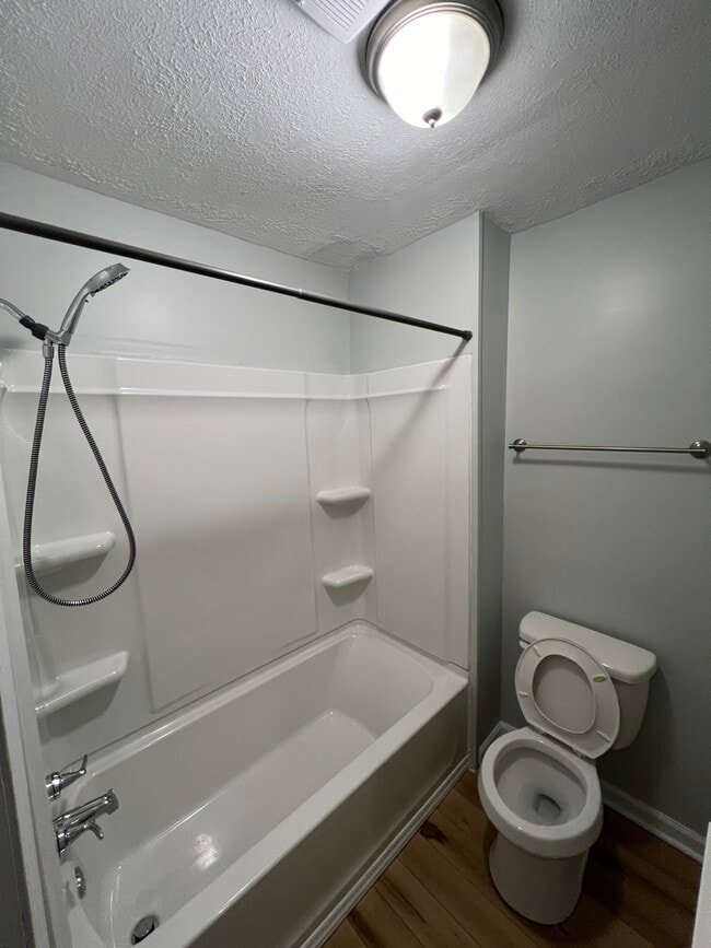 Bathroom - 1918 Beech St