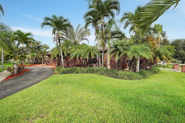 Photo - 1518 N Yale Dr