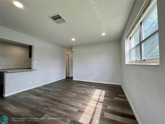 Photo - 5631 NW 15th St