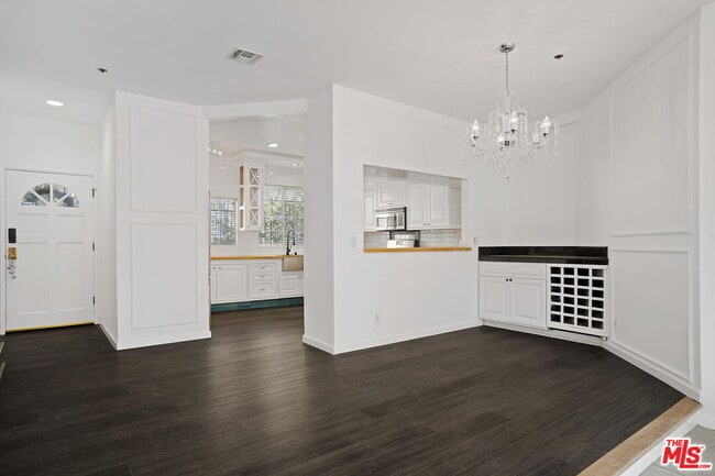 Photo - 850 N Poinsettia Pl Unit 3