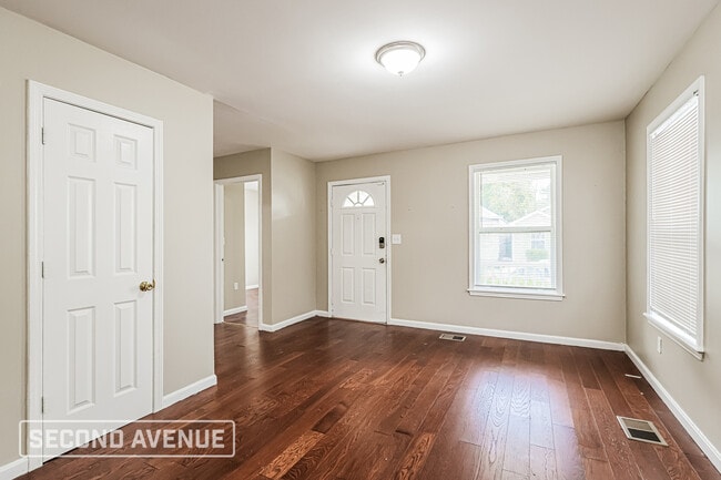 Photo - 1831 W Ormsby Ave