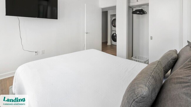 1320 4th St NE Unit 201